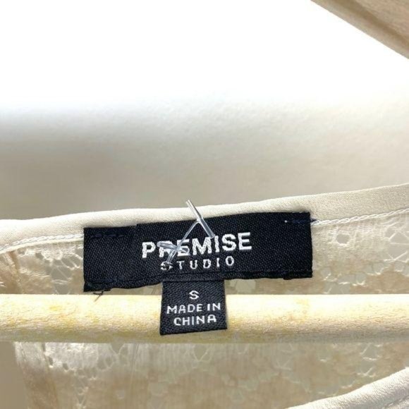 Premise Cream Colored 3/4 Sleeve Lace Accent Top Size Small - Picture 5 of 6